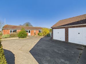 Garage/outbuildings- click for photo gallery